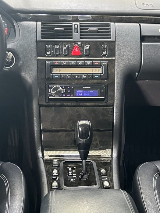 Mercedes-benz w211 E55 AMG