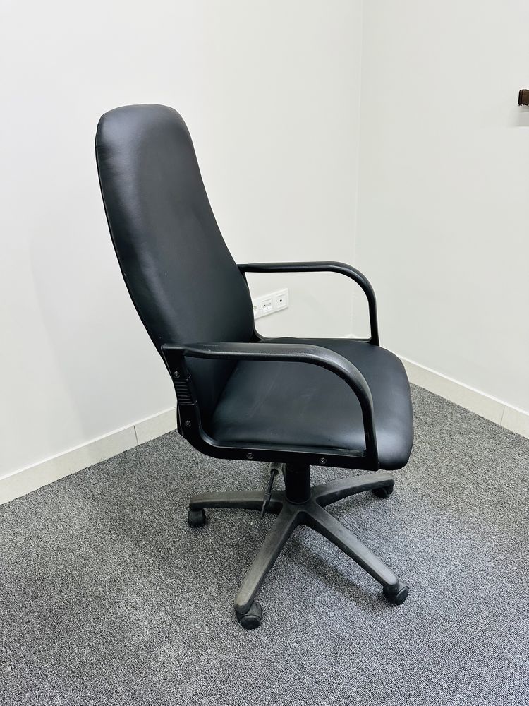 Офисные кресла Diplomat для сотрудников
