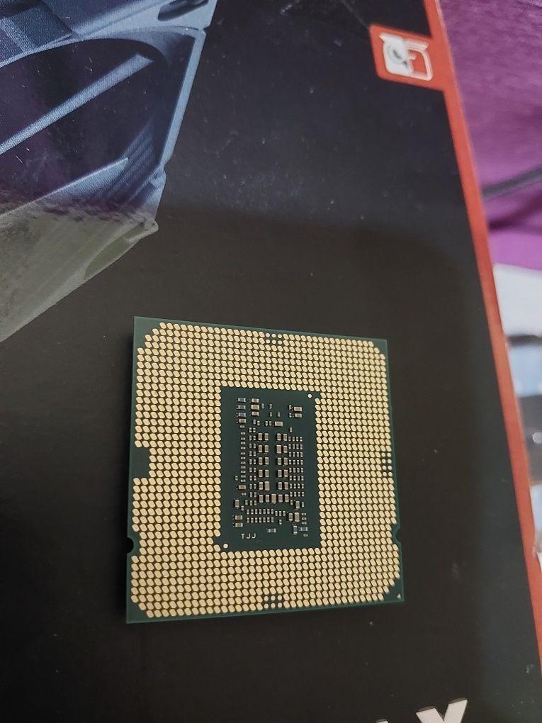 процесор intel core i5-10400F , LGA1200 6-ядрен, 12-треда