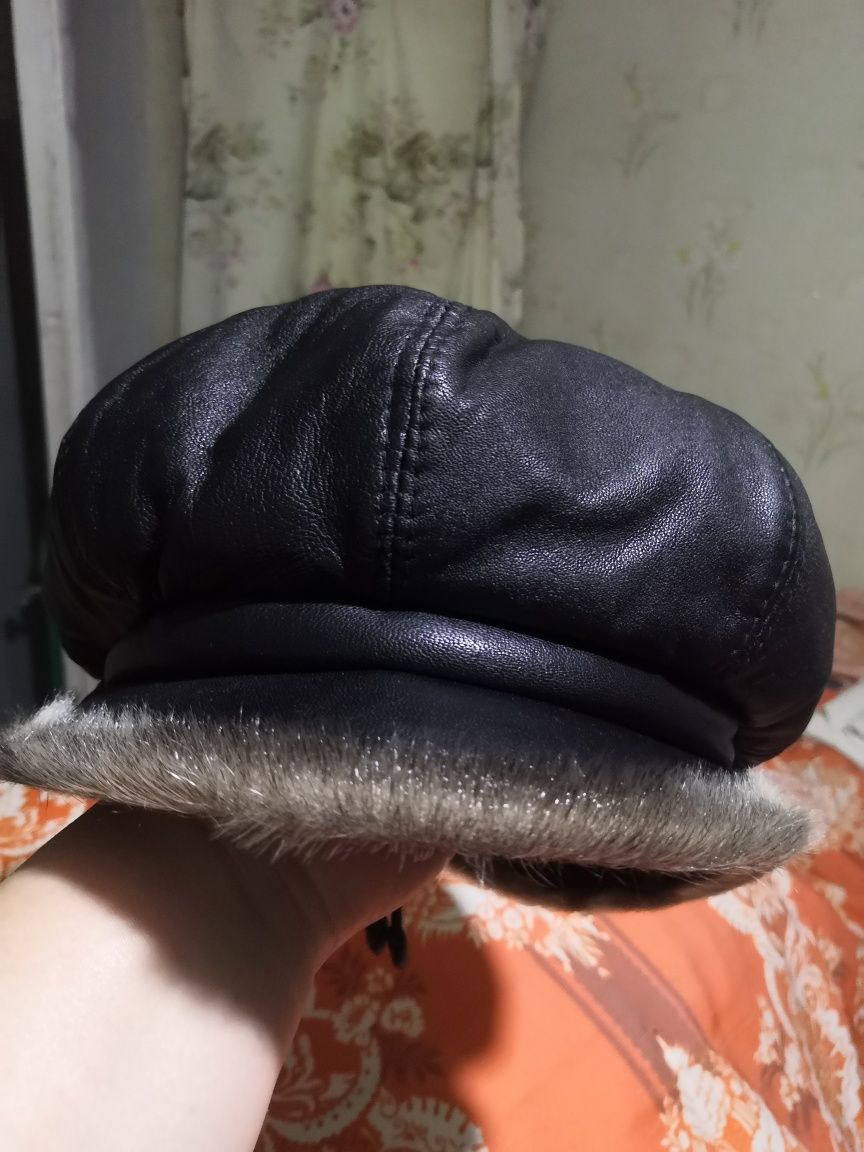 Продам теплую кепку.