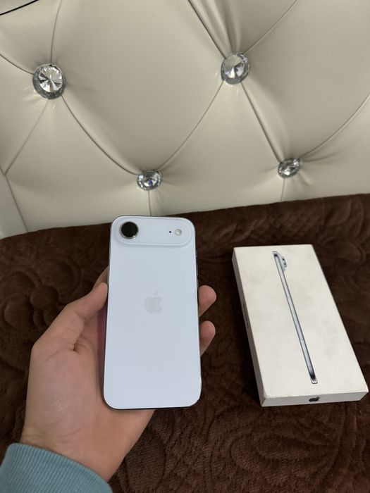 Vand iPhone 17 Air Sky Blue 256 GB in garantie 2026