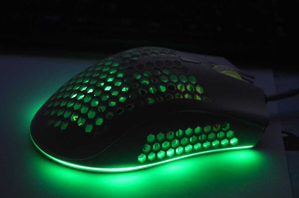 Mouse gaming GEAR4U model G4U alb RGB 7200 DPI