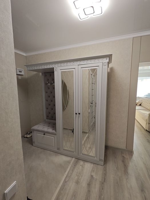 Продам шкаф - прихожую новую