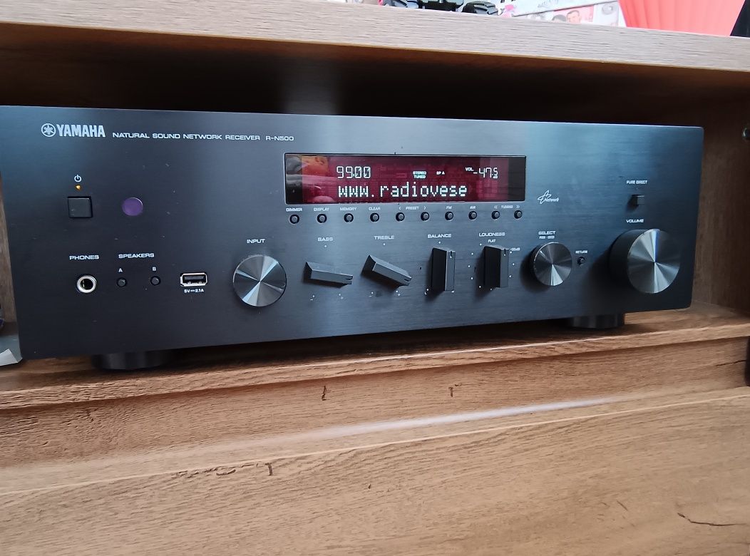 Yamaha R-N500 stereo amplifier