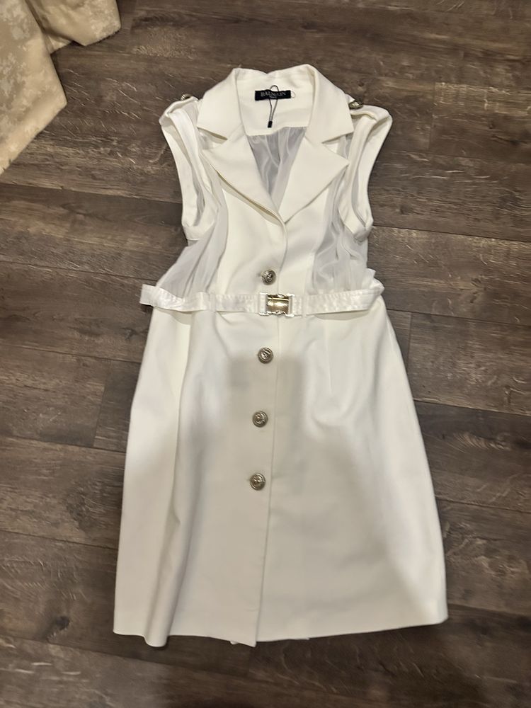 Бяла рокля Balmain
