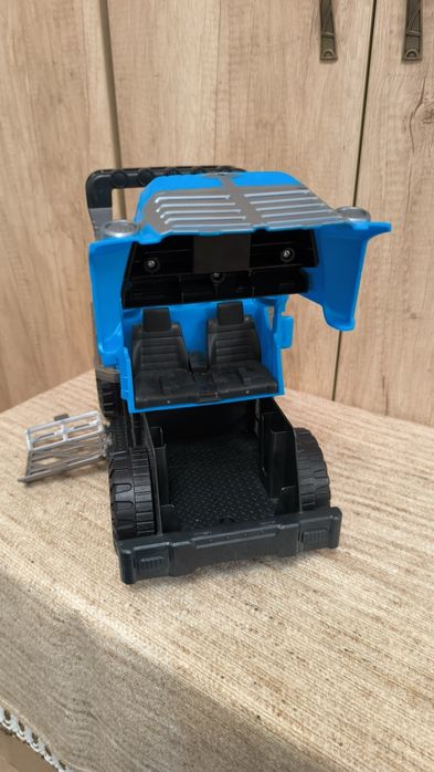 Lot 2 masini dimensiuni mari