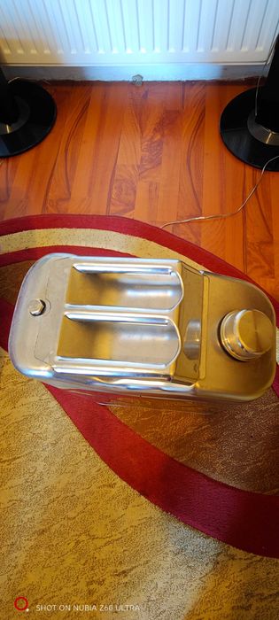 Vând canistră de inox 20 litri nouă