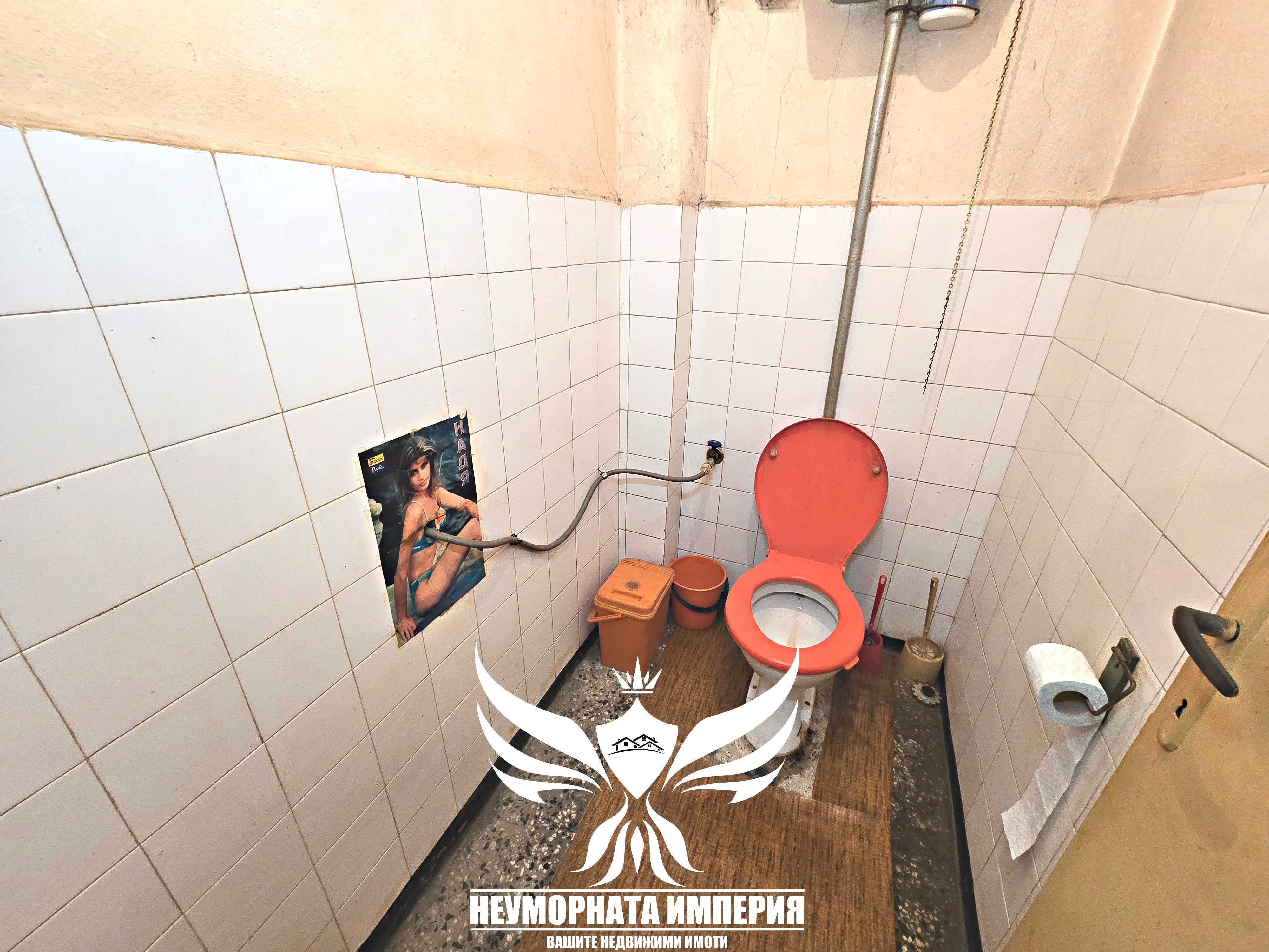 Продавам тристаен 120кв. с гараж и дворно място в Асеновград