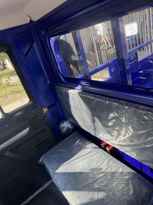 Triciclu electric cu cabină închisă