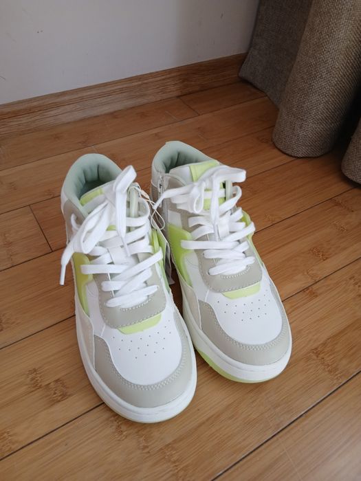 Adidasi Incaltaminte sport Zara marime 36