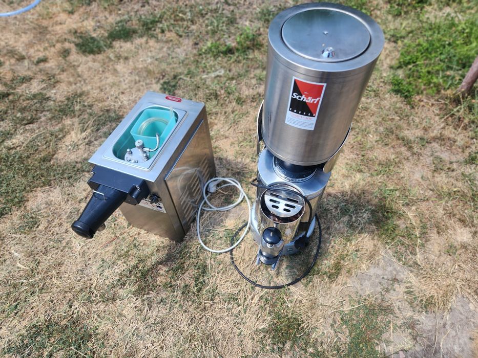 Rasnita cafea profesionala și masina de făcut frisca