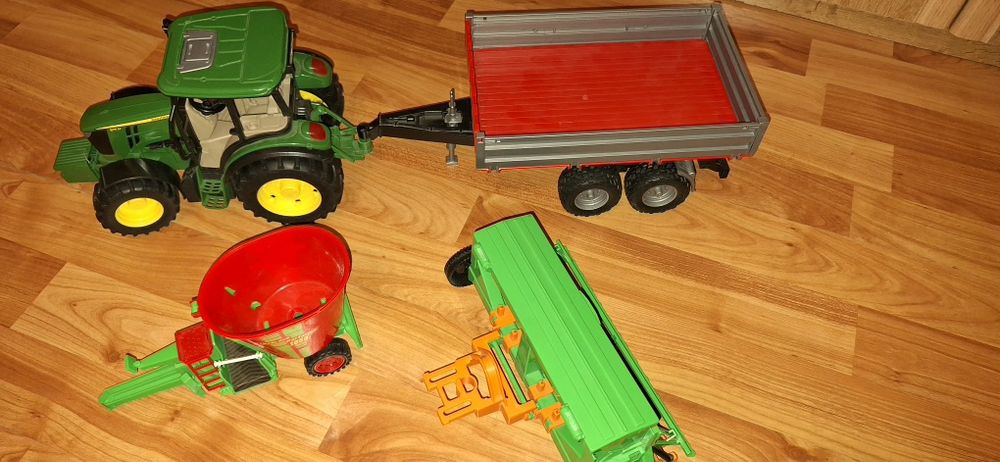 Tractor bruder, remorcă ,semănătoare si mașina pt îngrășăminte