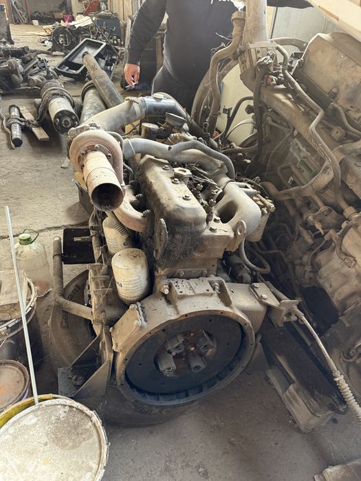 Vând Motor Excavator Fiat Hitachi EX215(Iveco)