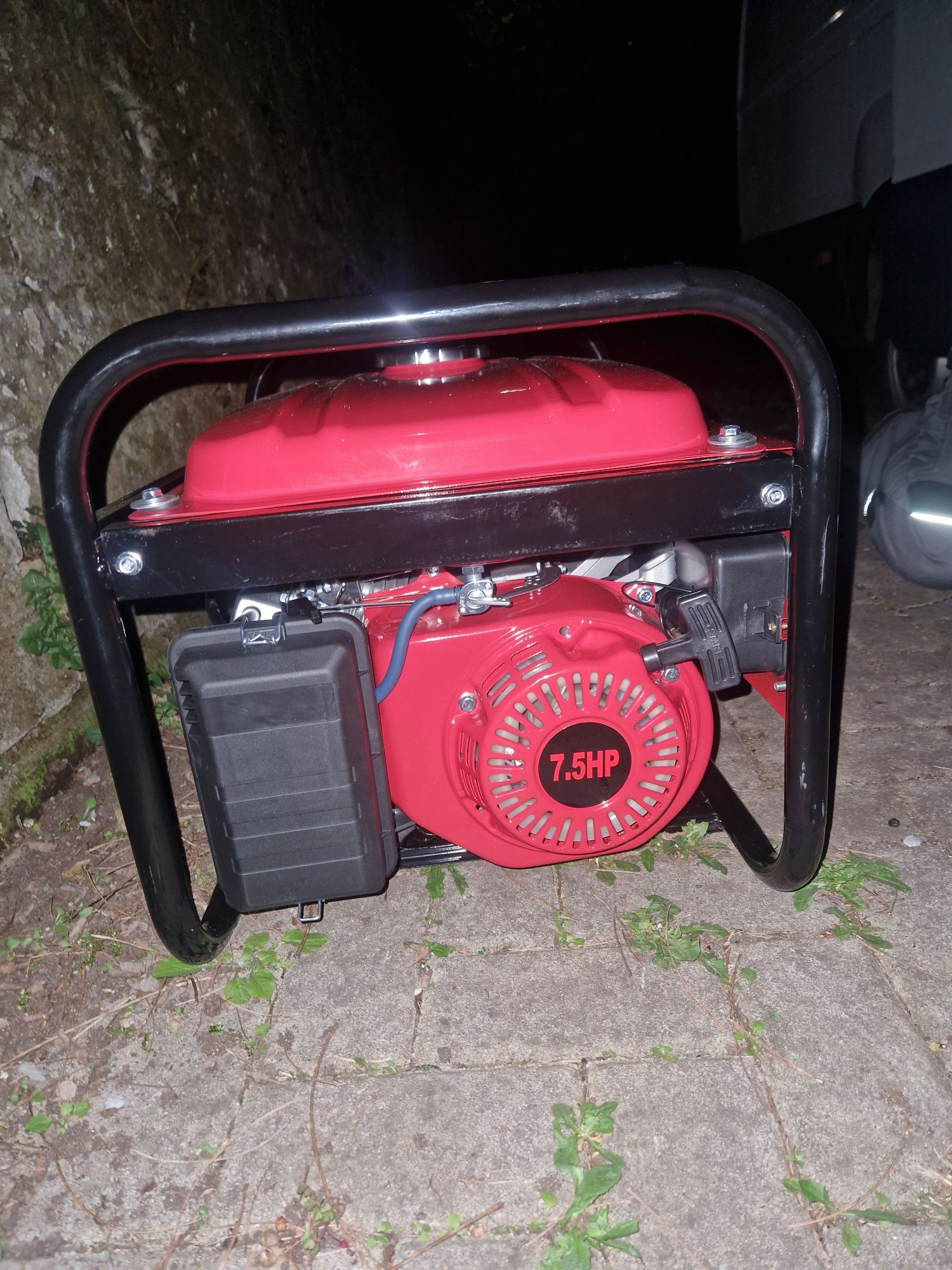 Închiriez Generator  380V 7,5HP și 220V  benzină