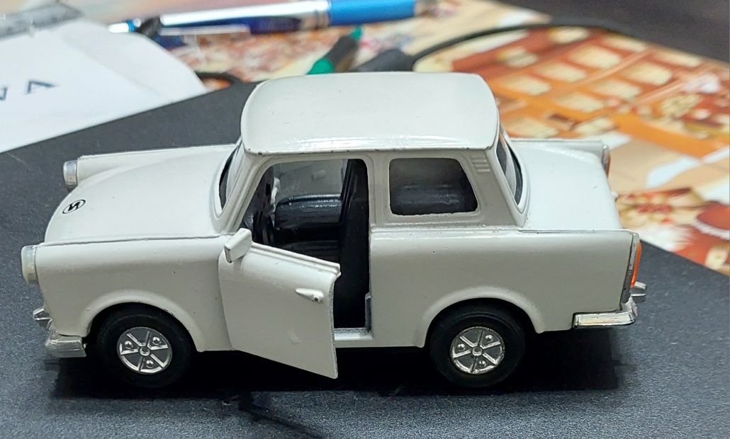 Vind Macheta metalica 1:34 Trabant