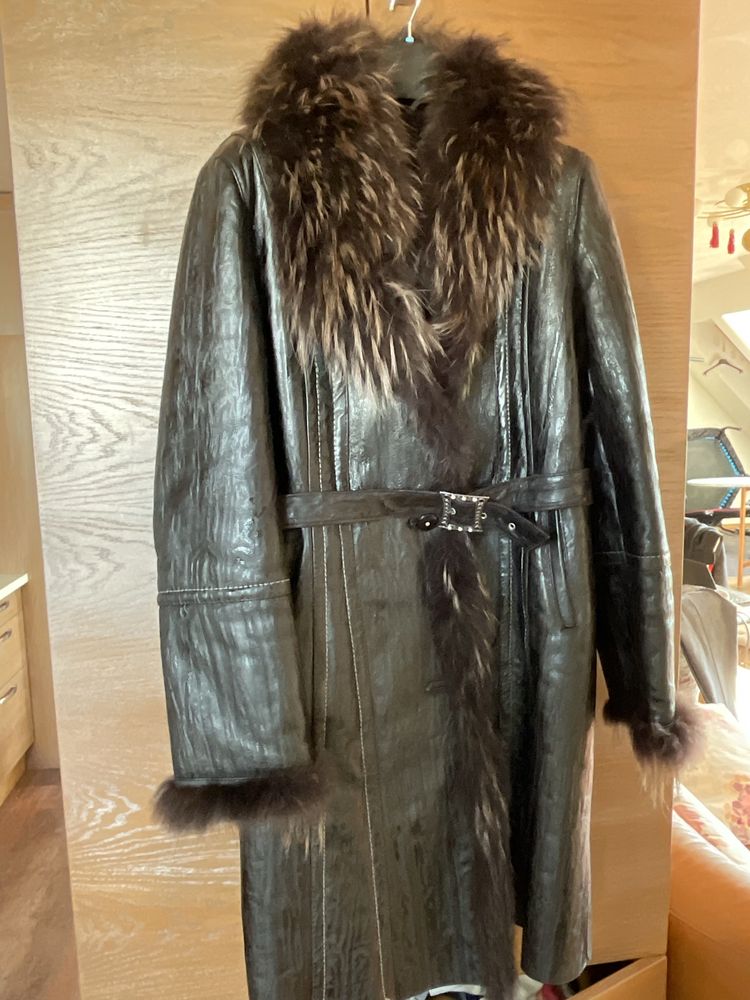 Елегантно кожено палто размер 40/42 EU
