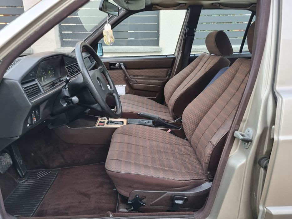 Vand Mercedes 190D vehicul istoric