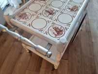 Masuta vintage cu roti