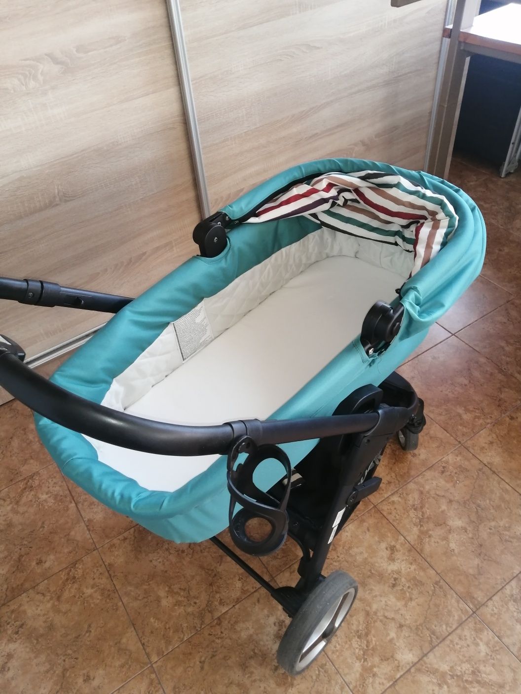 Căruț copil 3in1 Hauk+landou+ scaun auto(scoică). Scaun auto Bertoni.