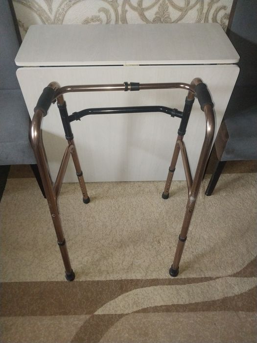 Ходунки для инвалидов