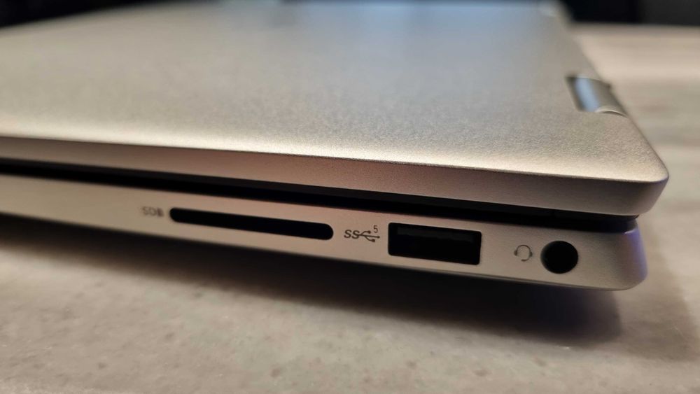 Лаптоп DELL Inspiron 2 в 1 7430 , i5 1335U + сензорен екран