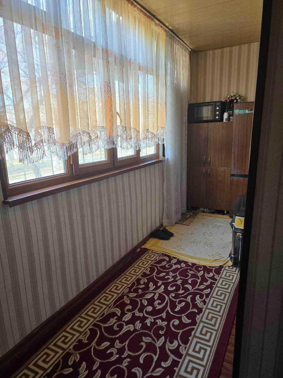 Продается 4 ком квартира, на куйлюке массиве 1 этаж с огородом