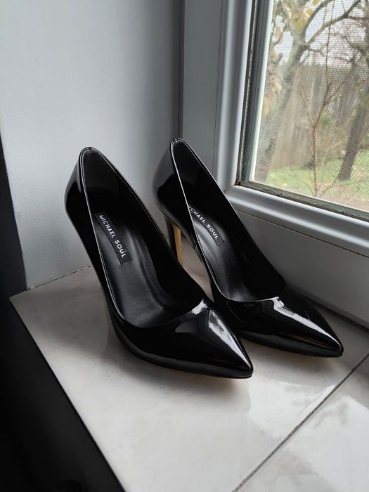 Pantofi Stiletto negri firma Michael Souls, Amazon