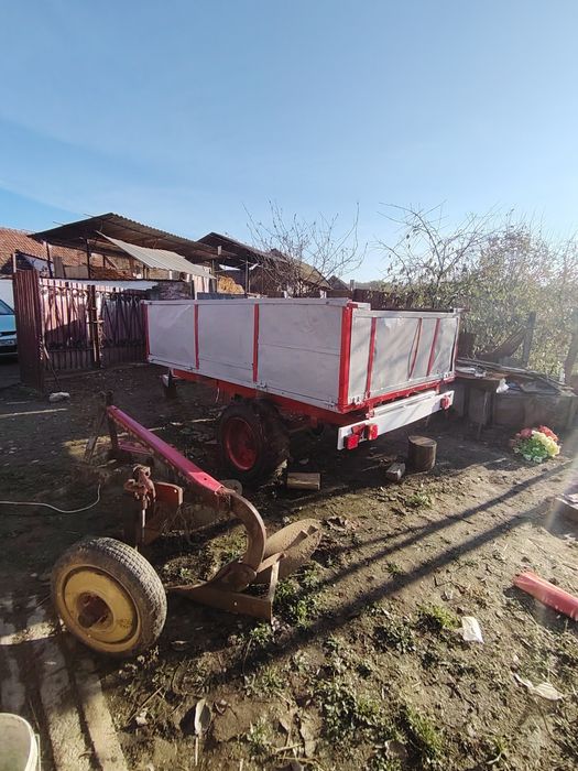 Vând Remorca 3t pe o axa cu instalație electrică