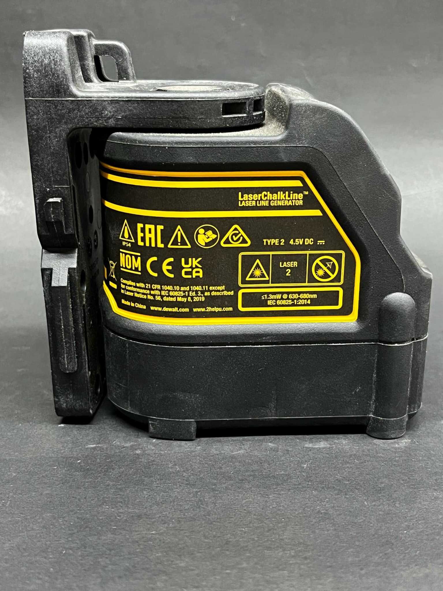 Линеен лазерен нивелир DEWALT DW088K / Като нов