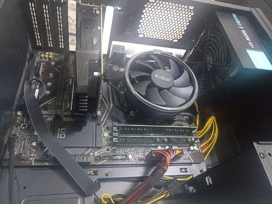 Бюджетный игровой кейс 
Материнская плата Gigabyte UD B460