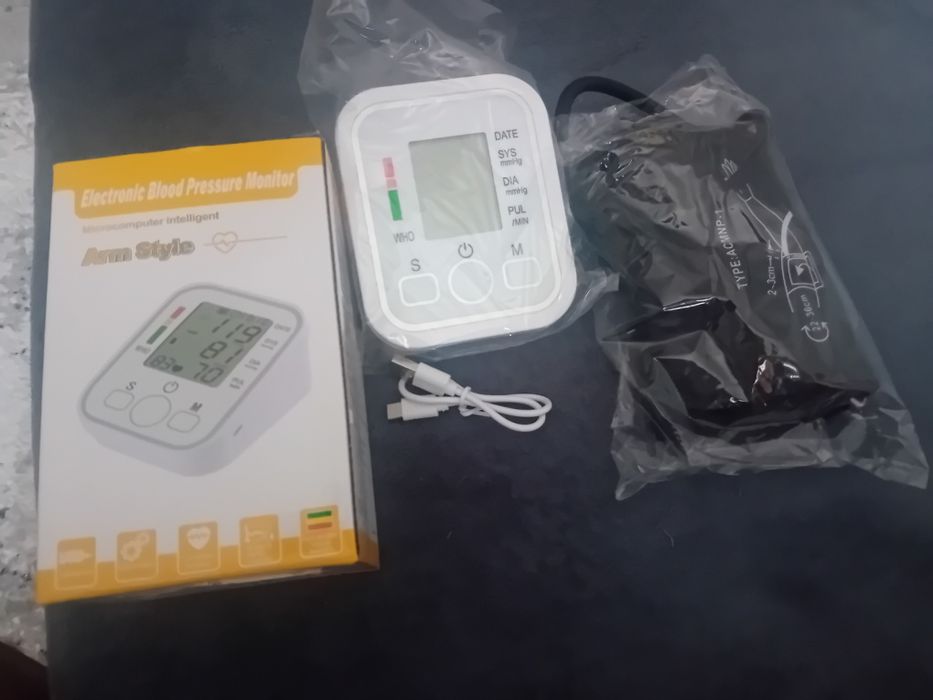 Tensiometru digital de brat.