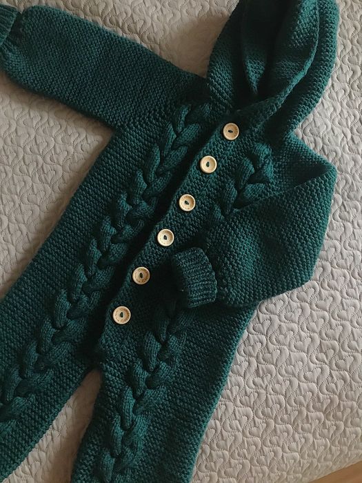 Продам вязаный детский комбинезон, из мериносовой шерсти,ручная работа