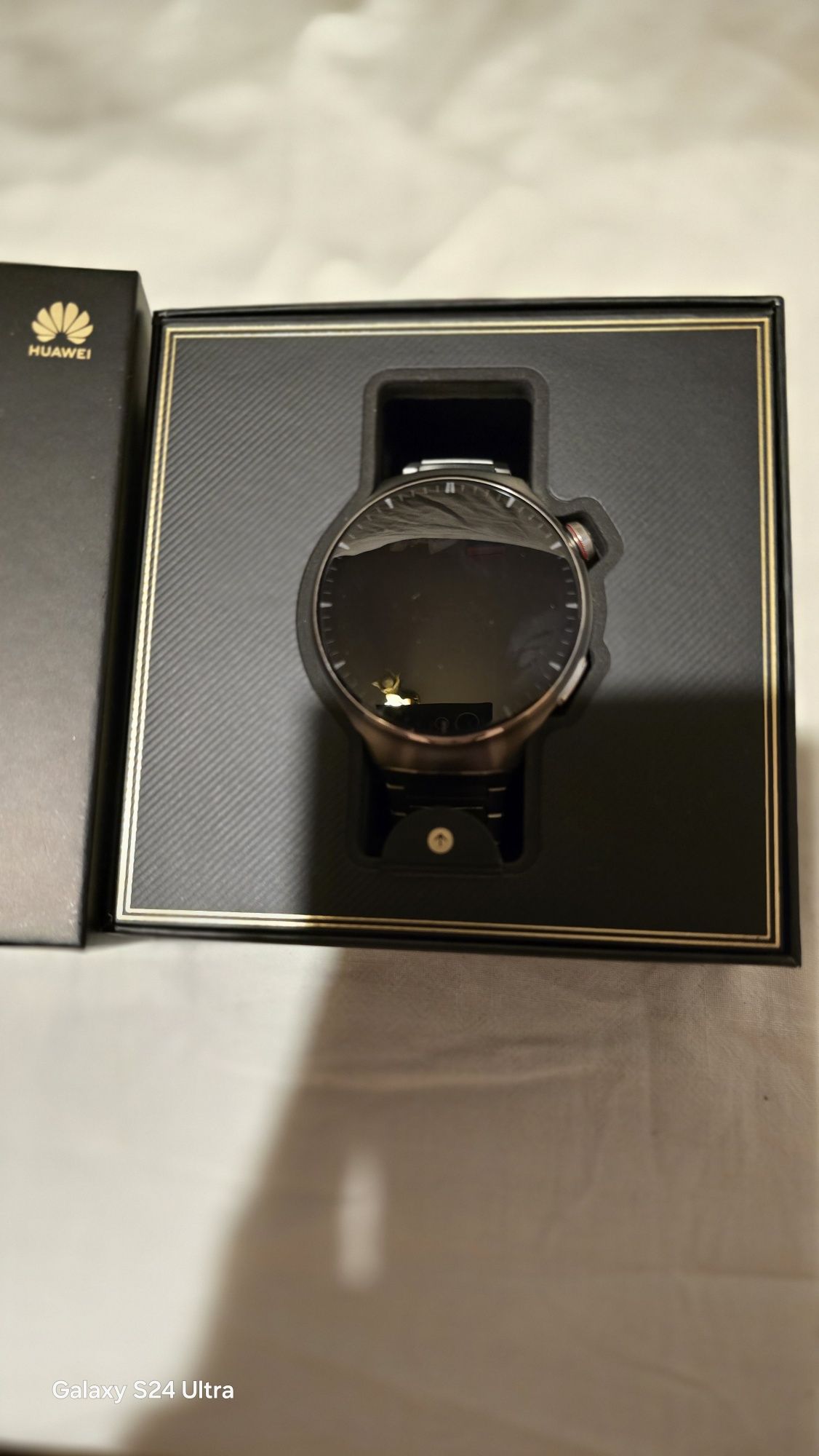 Продавам Huawei Watch 4 pro Titanium