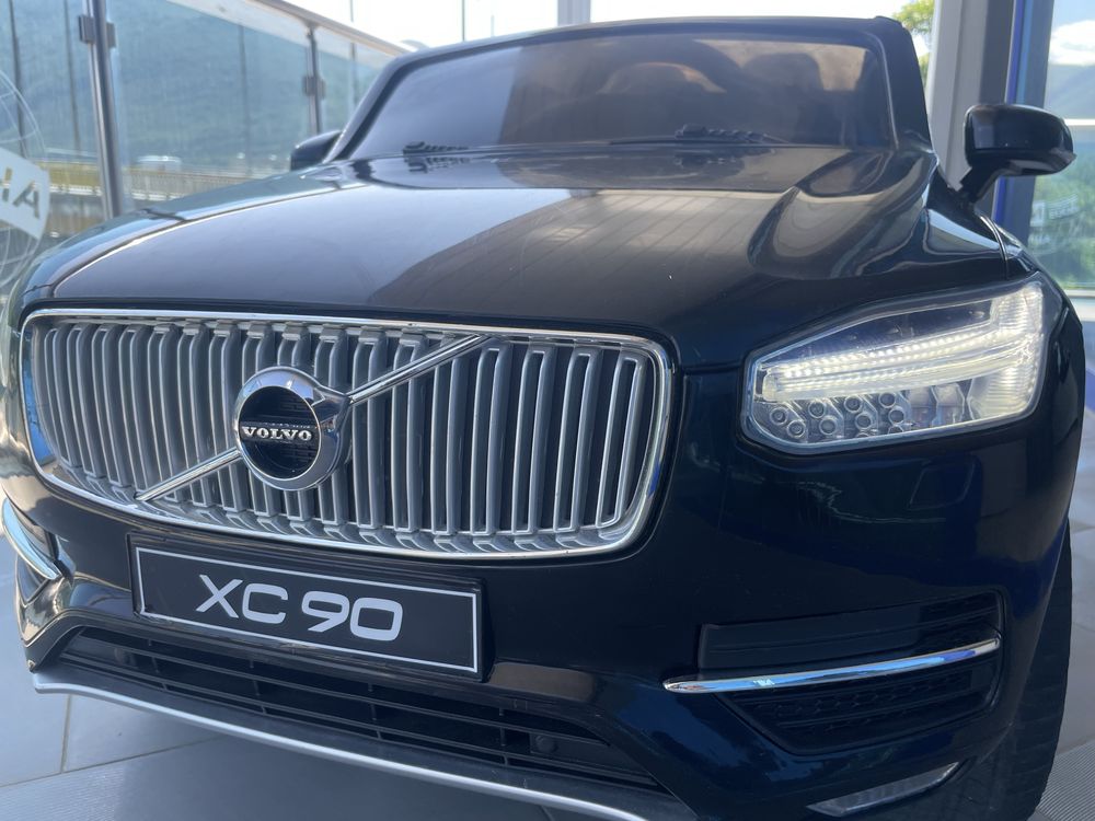 Акумулаторен джип Volvo XC90 с родителски контрол - детска кола