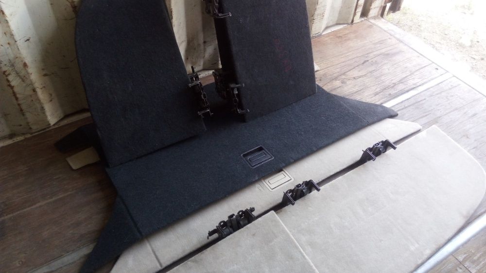 Продам родной пол багажника на Lexus RX330 RX350