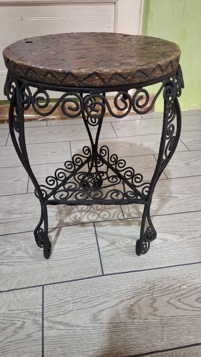 Măsuță stil noptieră de pat