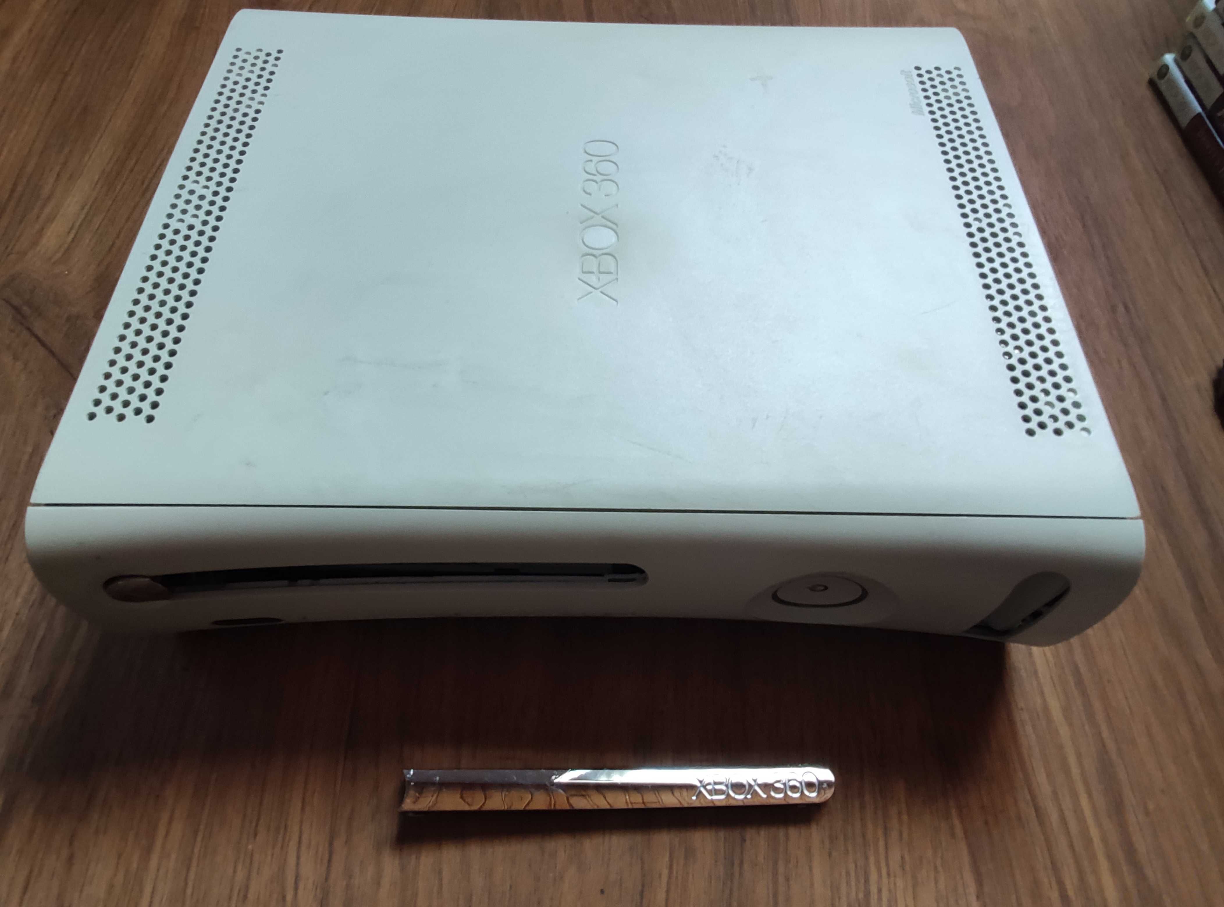 Оригинална конзола Xbox 360 със 4 игри и 2 джойстика + кабели