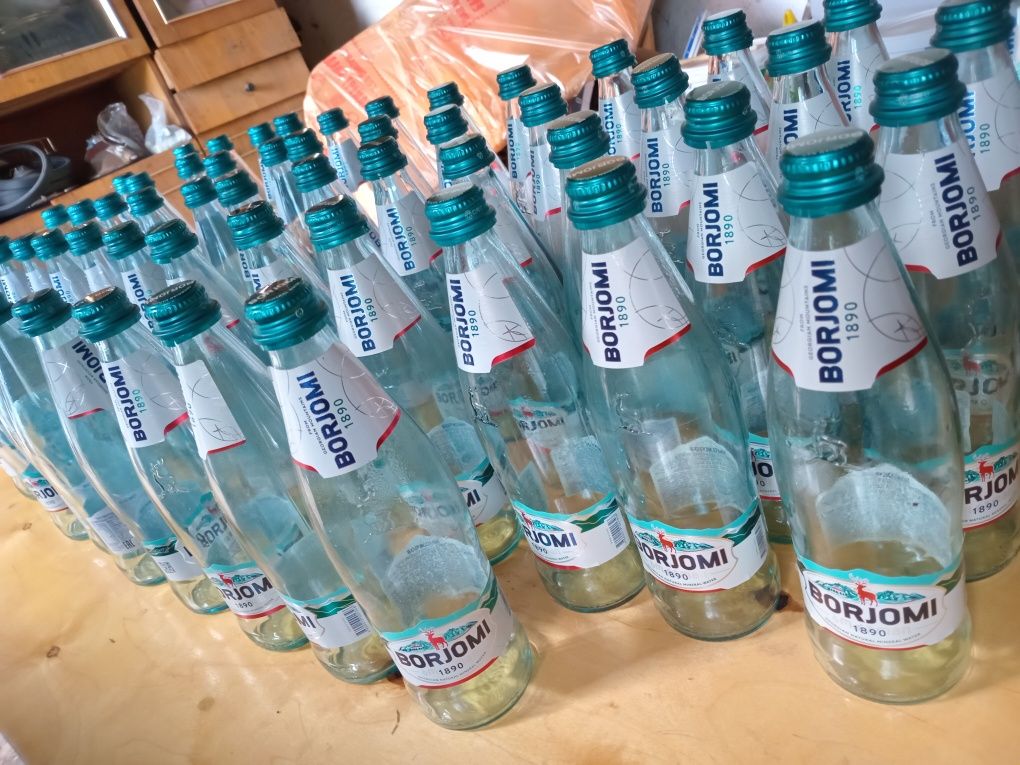 Продам стеклянные бутылки от Боржоми 500мл, 60 штк