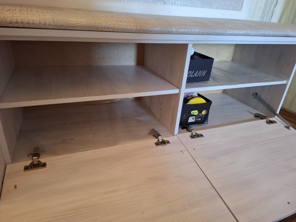 Продам прихожую белую
