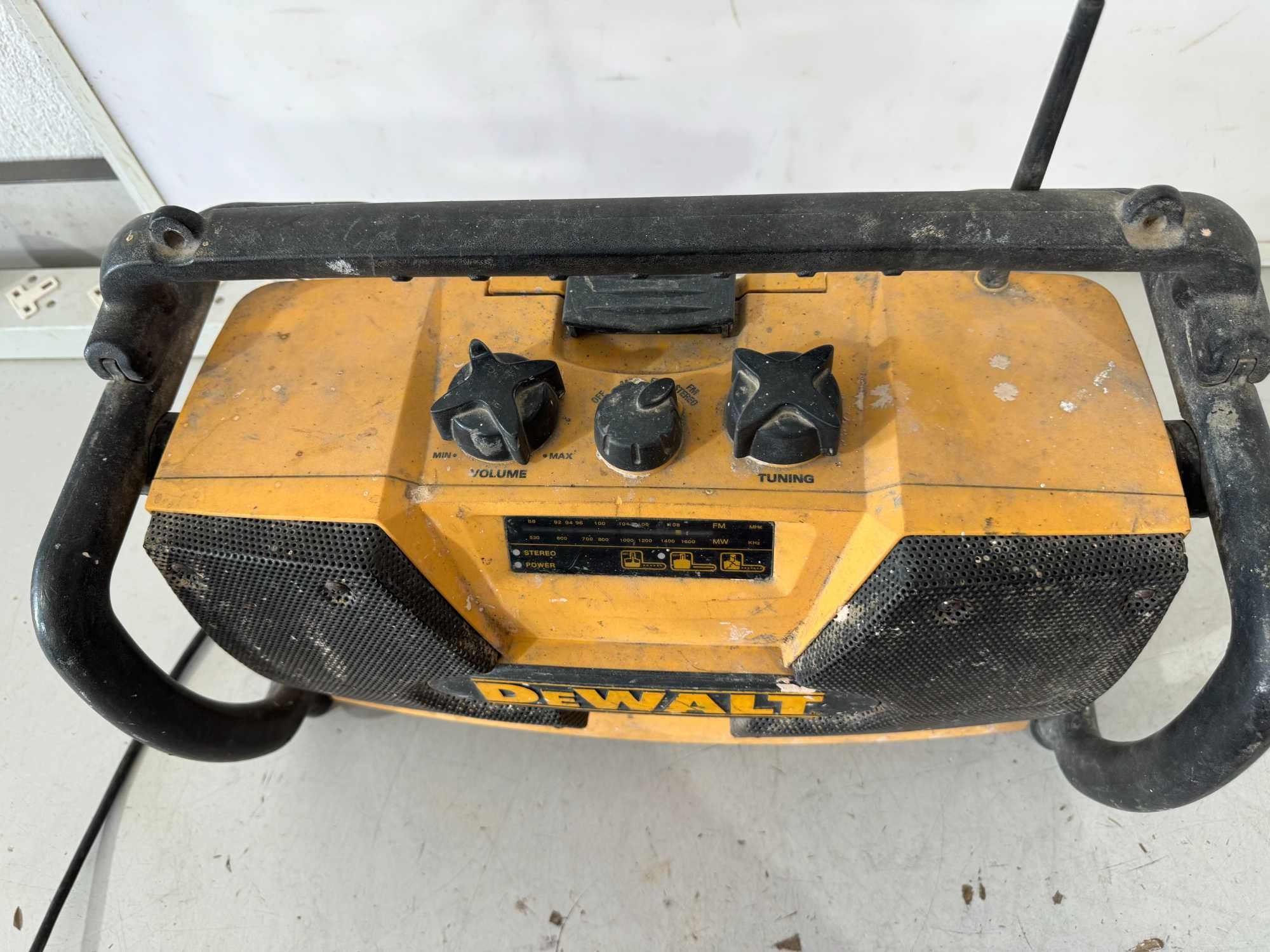 Радио - Dewalt DW911