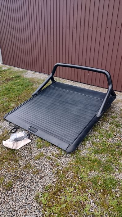 Vând rulou cu rollbar original Toyota Hilux