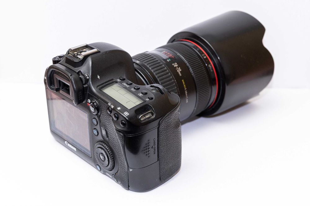 Продам фотоаппарат Canon 6D + объектив Canon EF 24-70 f2.8 I USM