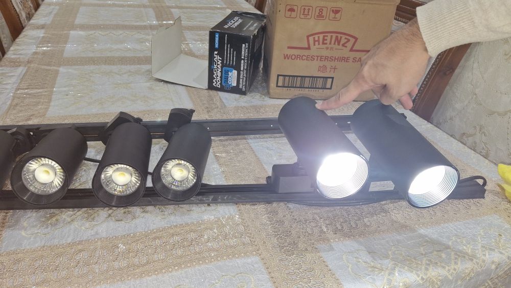 Потолочные прожекторы направляющие