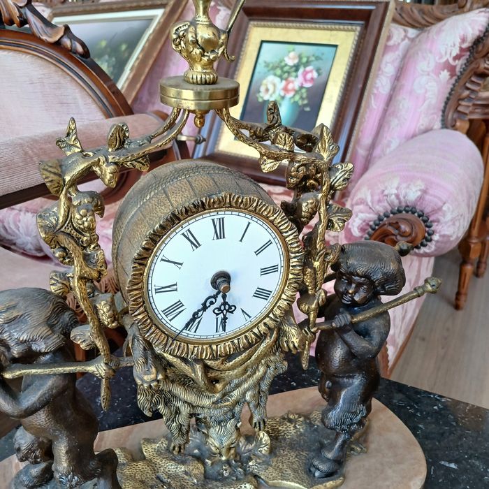 Бронзов  часовник