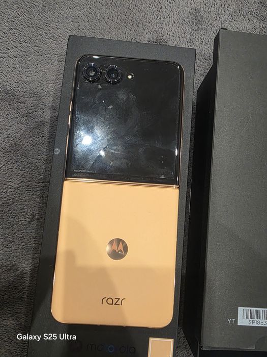 Продавам Motorola RAZR 50 ULTRA