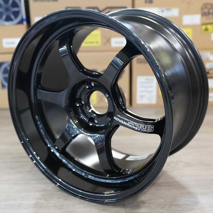 Комплект джанти Advan Racing R6 18x9.5 +29 5x114.3 Titanium Black