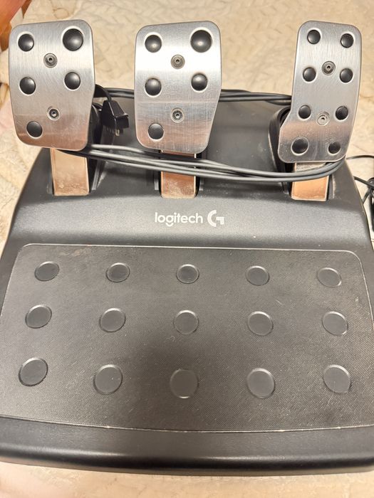 Продавам Logitech G29 – отлично състояние