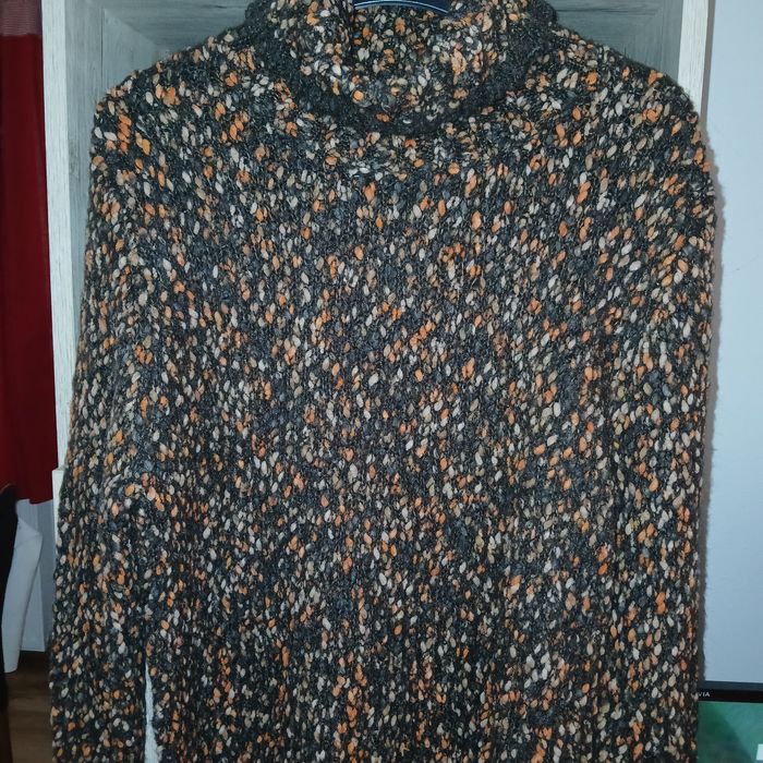 Pulovar nou  cu lana