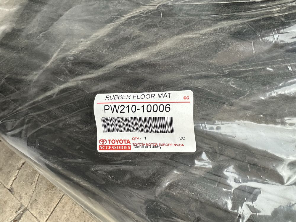 Оригинални гумени стелки за Toyota CH-R
