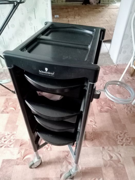 Продам парикмахерской помощник